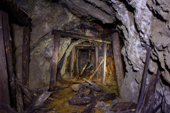 В шахтах золоторудного месторождения на Камчатке произошло обрушение