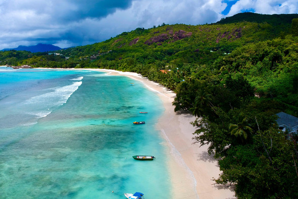 Сейшельские острова открылись для привившихся от коронавируса