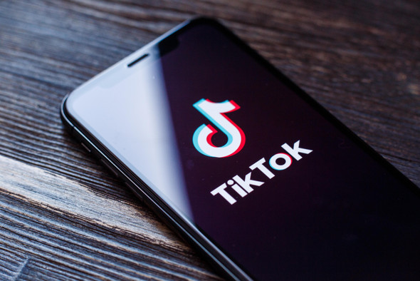 В TikTok появились фейковые полицейские, срывающие погоны «в знак протеста»