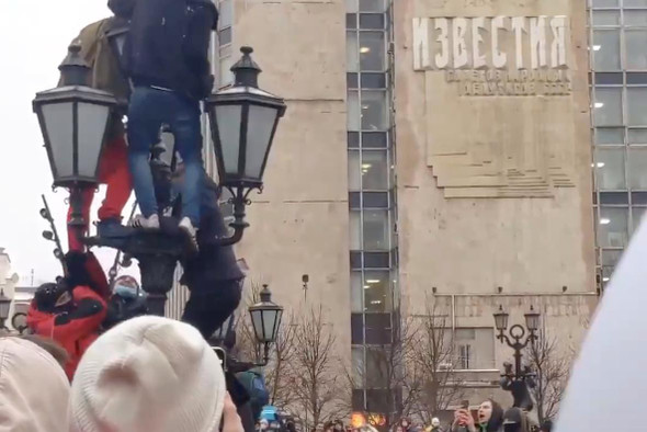 На Пушкинской площади избили противника Навального