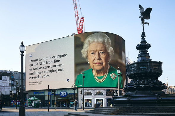 Вакансия дня: Королева Великобритании ищет сммщика