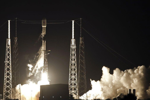 SpaceX запустила в космос 60 интернет-спутников Starlink