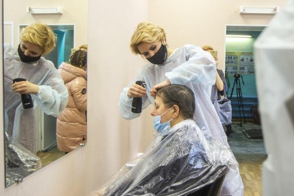 В Уфе открылась бесплатная парикмахерская для бездомных