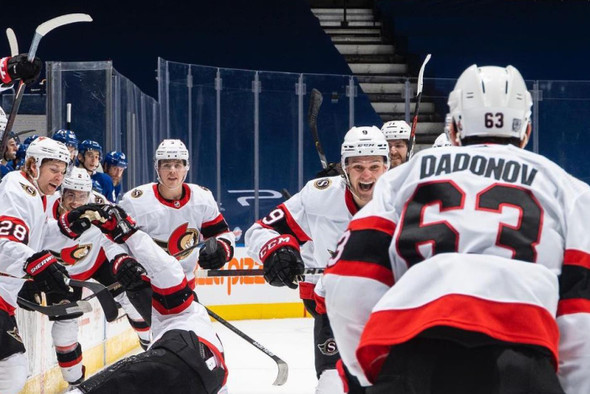 Евгений Дадонов стал первой звездой дня в НХЛ
