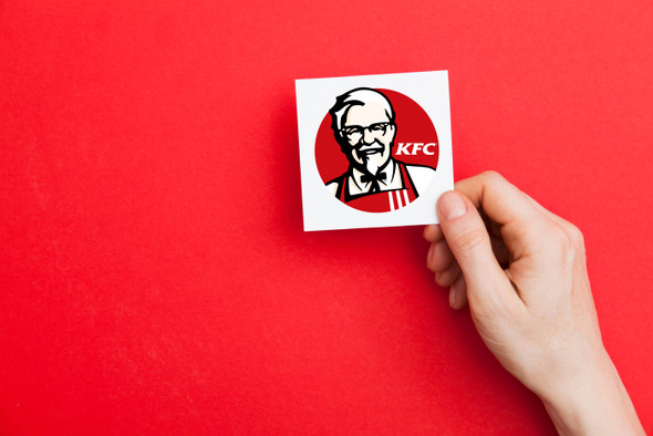 KFC заменили булочку на курицу: дегустировали работники McDonald’s