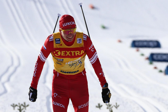 Большунов завоевал золото в скиатлоне на лыжном чемпионате мира 