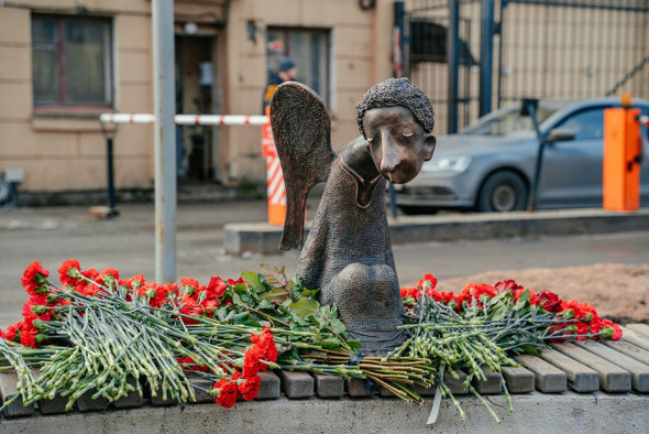 В Петербурге открыл памятник погибшим во время пандемии врачам