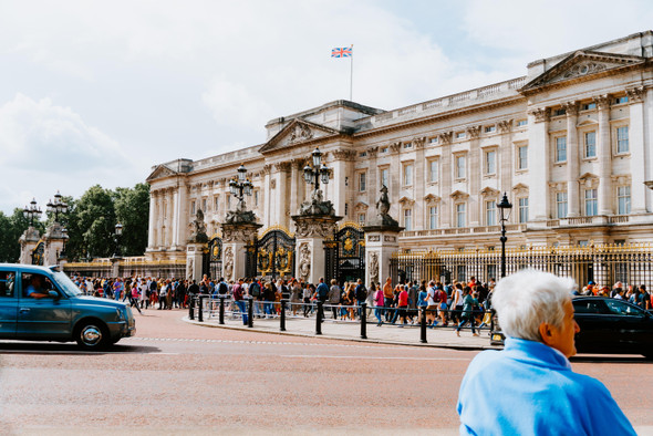 Букингемский дворец прокомментировал интервью Меган Маркл и принца Гарри