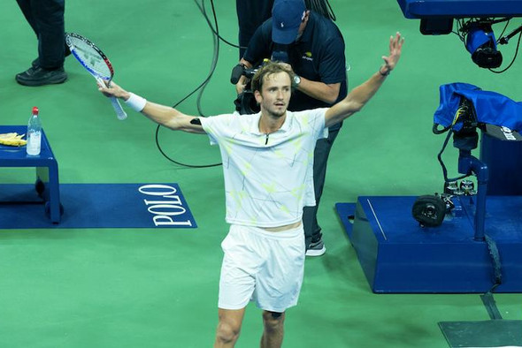 Даниил Медведев выиграл турнир в Марселе