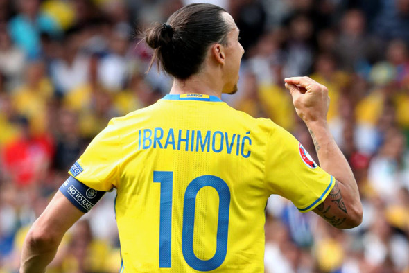 Ибрагимович отдал пас пяткой и помог Швеции победить Косово