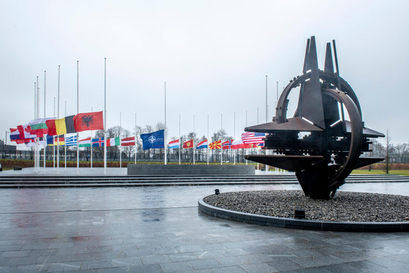 «Почему бы нам туда не вступить?»: как Москва пыталась присоединиться к НАТО