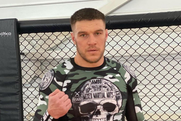 Немков защитил титул чемпиона Bellator, победив Дэвиса