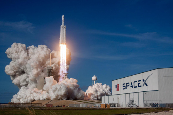 «Не могут подняться на орбиту, лол». Илон Маск — о жалобе Безоса на SpaceX. Цитата