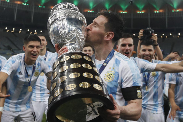 Аргентина выиграла Кубок Америки. Показываем, как футболисты и страна отмечали победу