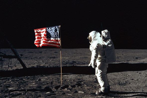 Заговор столетия: почему многие не верят в высадку американцев на Луну