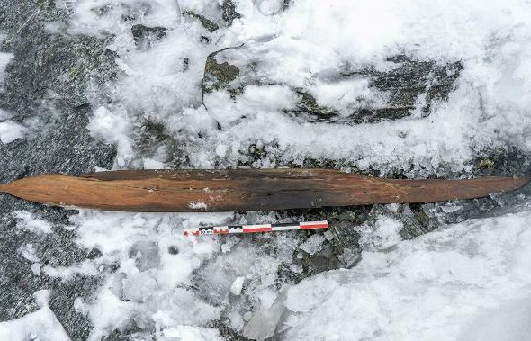 Во льду Норвегии археологи нашли самые древние лыжи