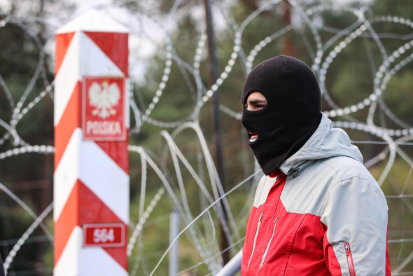 «Крупнейшая попытка силового вторжения»: что происходит на границе Польши и Белоруссии