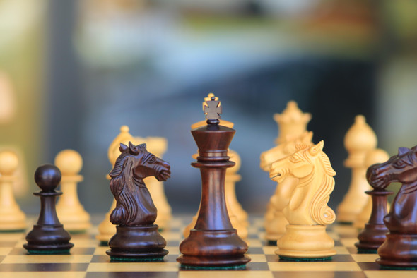 Непомнящий против Карлсена. Что говорят о начале матча за шахматную корону?