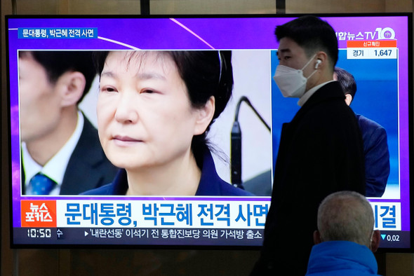 В Южной Корее помиловали экс-президента Пак Кын Хе. Ее осудили на 22 года за коррупцию