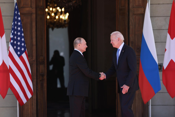 Путин и Байден проведут последние в этом году переговоры. Чего от них ожидать?