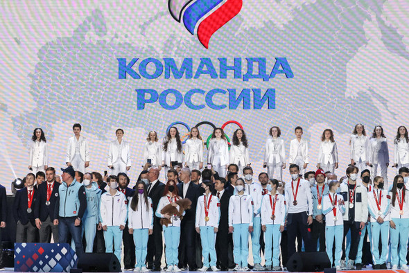 С флагом и гимном. Как прошло чествование российских олимпийцев?