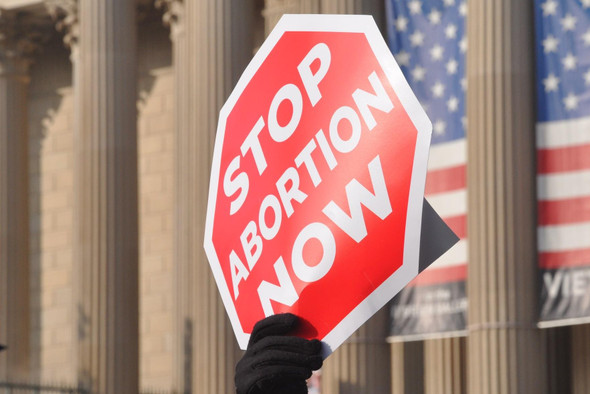 В Америке могут запретить аборты. Чем это грозит? И что говорит опыт других стран?