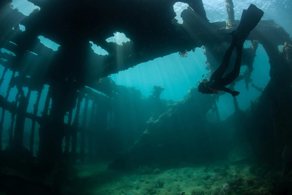 Обнаружен самый глубоко затонувший корабль в мире. Как ученые ищут обломки в морской тьме?