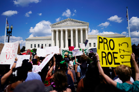 Консервативная революция: почему в США отменили аборты и хотят запретить однополые браки