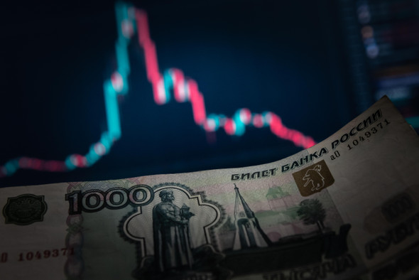 «Вещь в себе»: почему рубль продолжает укрепляться, несмотря на снятие ограничений?