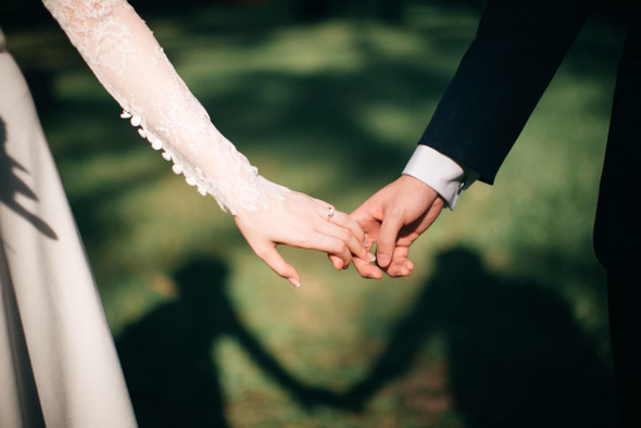 «Брак — это постоянный диалог»: что говорят пары, которые вместе 5, 10 и 30 лет