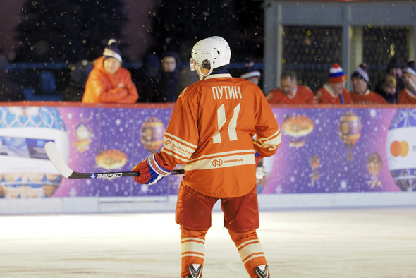 Как Путин научился кататься на коньках и помог созданию Ночной хоккейной лиги?