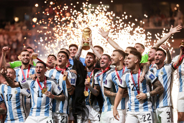Танцы Месси и парад с верблюдами: как аргентинцы празднуют победу на чемпионате мира?