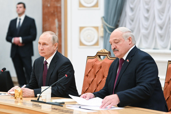
Путин и Лукашенко встретились в Минске. Стоит ли ждать открытия белорусского фронта?