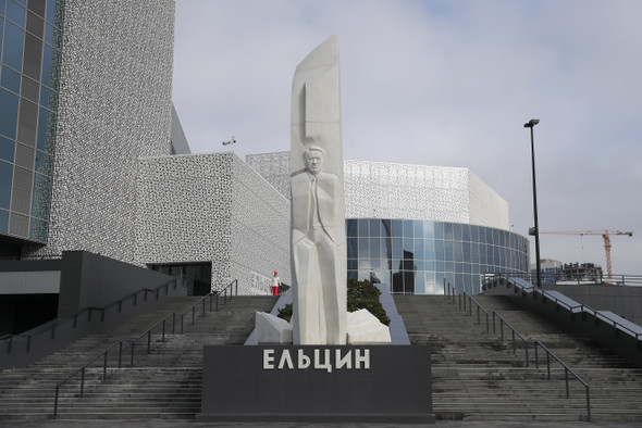 «Храм тоталитарной секты либералов»: почему в РФ постоянно требуют закрыть Ельцин Центр