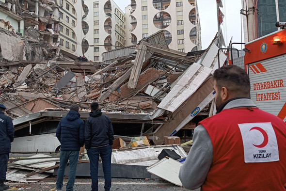 В Турции и Сирии произошло крупное землетрясение. Главное