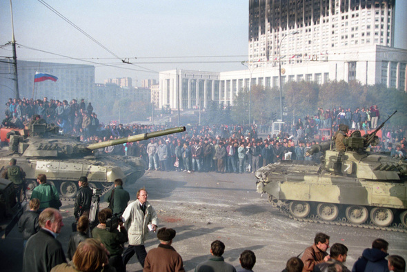 Политический кризис 1993-го для чайников: почему Ельцин расстрелял парламент?
