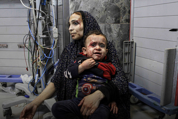 «Невиданная жестокость»: что известно о ракетном обстреле больницы в секторе Газа