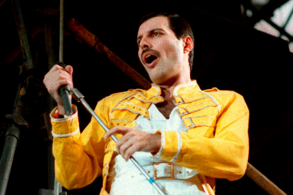 Queen (1973): альбом, который определил звучание не только группы, но и целого поколения музыкантов