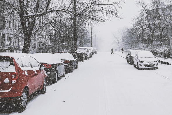 Прогрев машины и снег на номерах: за что водителей штрафуют зимой? 
