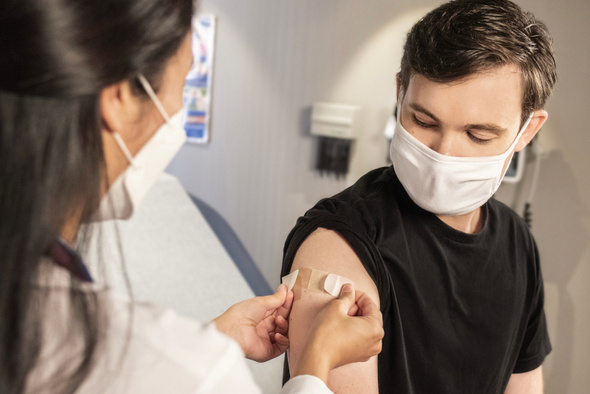 Не просто простуда: чем опасен грипп и как от него защититься