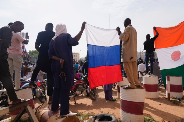 Франция и ЭКОВАС угрожают Нигеру военной интервенцией. Может ли она состояться?