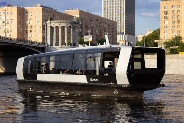 Круглогодичный, быстрый и комфортный: как работает первый речной трамвай в Москве?