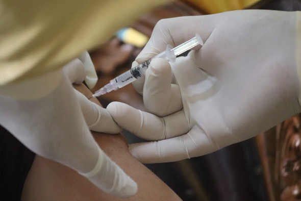 «Пришла пора защищать детей»: поможет ли вакцинация подростков в борьбе с ковидом 