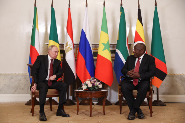 «Впервые Африка объединилась»: зачем делегация из ЮАР посетила РФ и Украину?