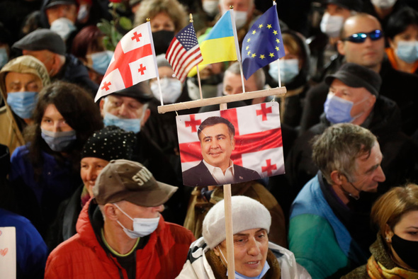 «Страна в заложниках»: как Саакашвили вбил клин между Грузией и Европой