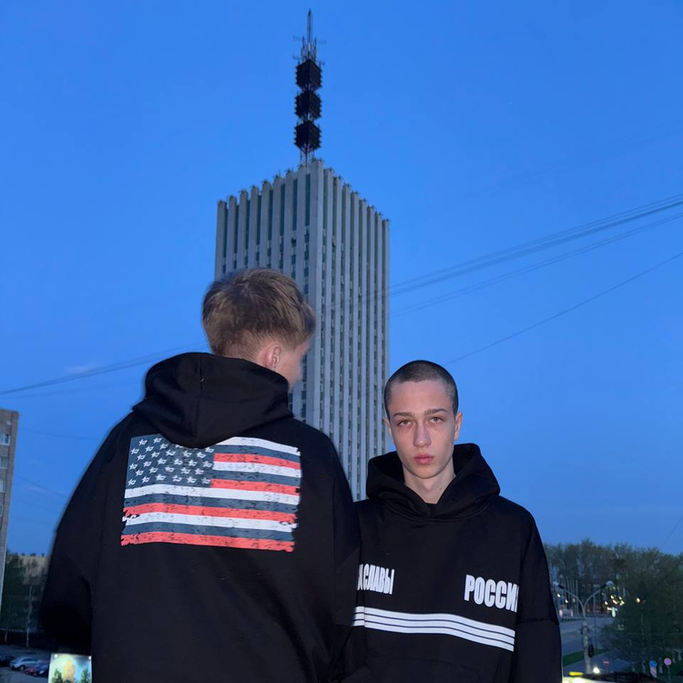 Рэпер G Sound на фоне Здания проектных организаций — одного из главных символов Архангельска. Фото из архива Александра Головняка