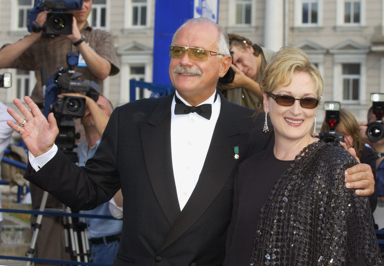 Никита Михалков и Мэрил Стрип на церемонии закрытия XXVI Московского кинофестиваля, 2004 год. Фото: Федор Савинцев/ТАСС