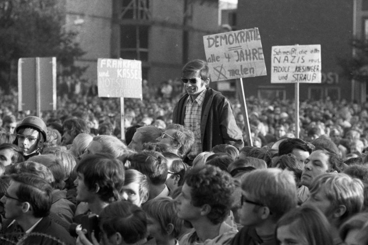 Демонстрация против нацистов в Мюнстере, 1968 год. Источник фото: imago images/Klaus Rose/ТАСС