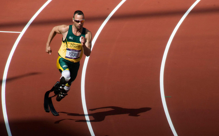Оскар Писториус, бегун на короткие дистанции из ЮАР с ампутацией обеих стоп. Первый раунд забега на 400 м., Лондон, Игры 2012 года / Wikimedia Commons