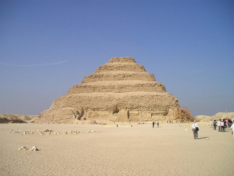 Ступенчатая пирамида Джосера. Фото: Simon/Pixabay